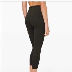 Fast and Free High-Rise Crop 23"